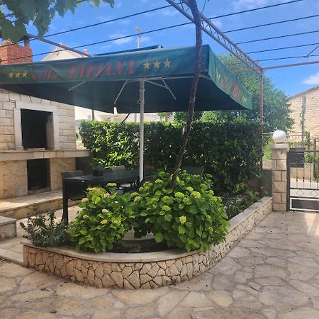 Rooms & Studio Villa Tatjana Supetar Exterior photo